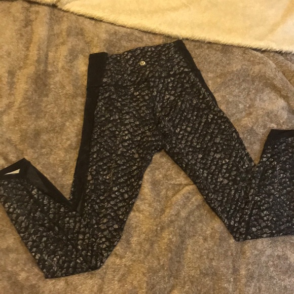 7/8 lululemon legging - Picture 4 of 5